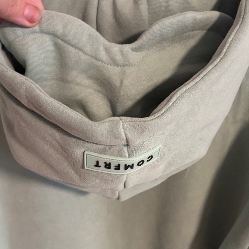 Comfrt airplane mode Hoodie in Aloe - Picture 9 of 10